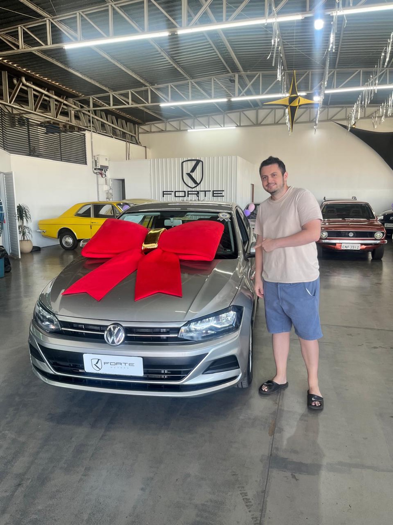 Entrega de veículo a cliente na Forte Motors