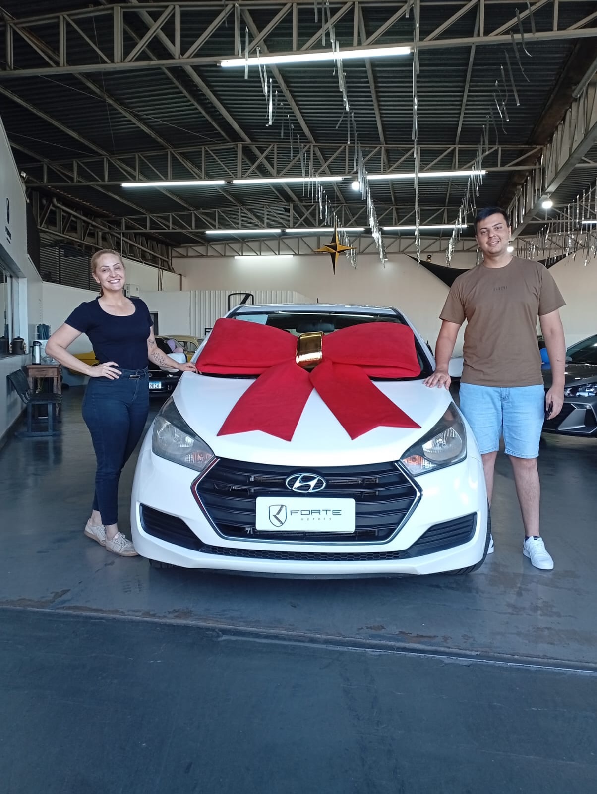 Entrega de veículo a cliente na Forte Motors