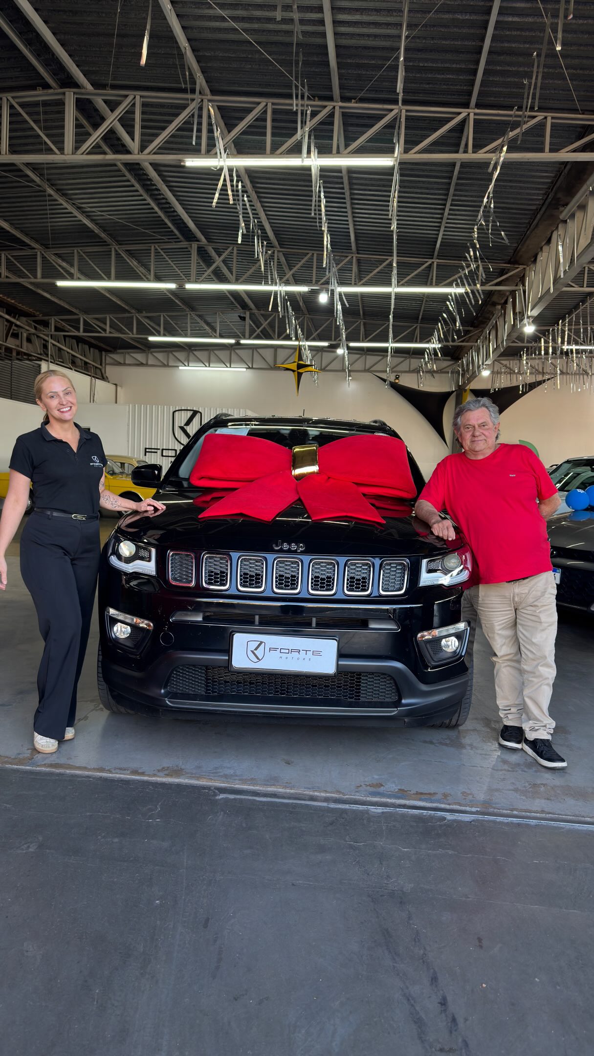 Entrega de veículo a cliente na Forte Motors